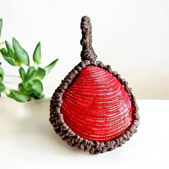 Macrame Seashell Pendant, Shell Jewelry, Red Shell Pendant 2" - Picture 1 of 4